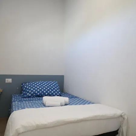 Noemi Villa *