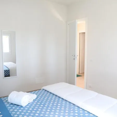 Noemi Villa *